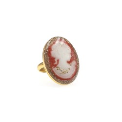 Bague émaillée corail & or décor camé